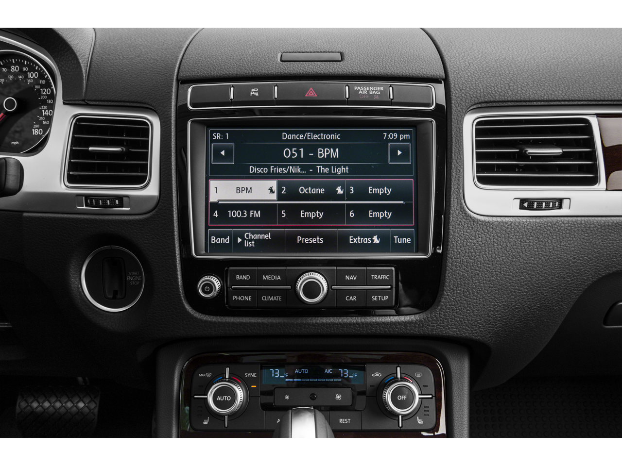 2015 Volkswagen Touareg V6 FSI TDI Hybrid photo 3