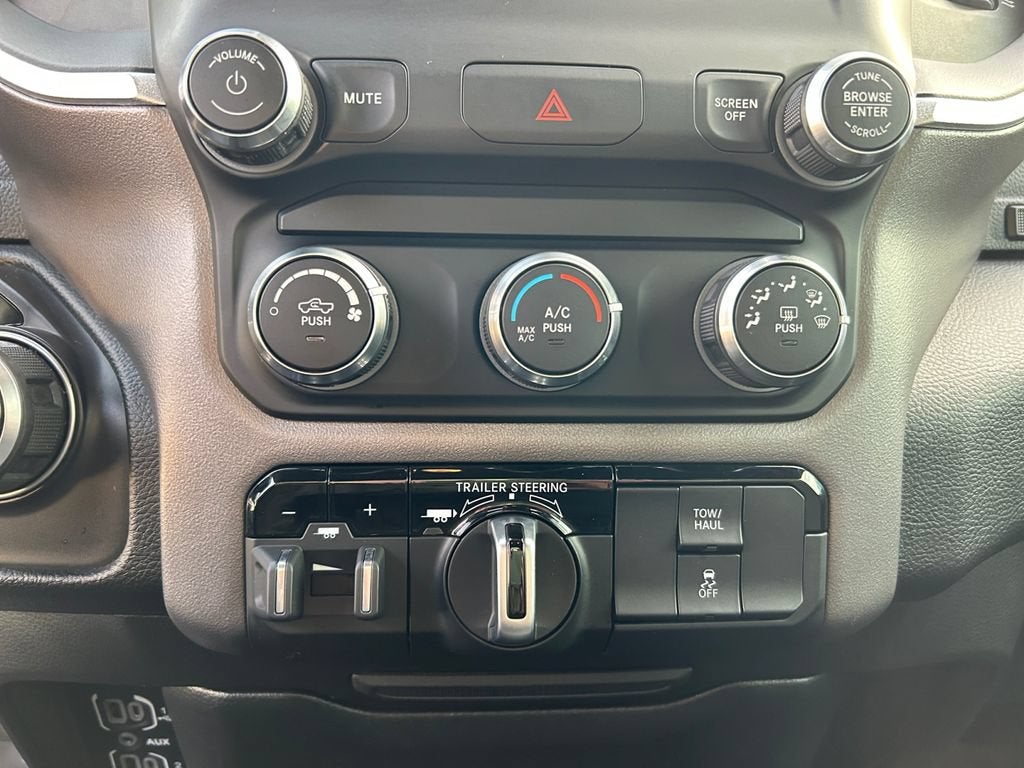 2021 RAM 1500 Big Horn Crew Cab 4x4 5'7" Box