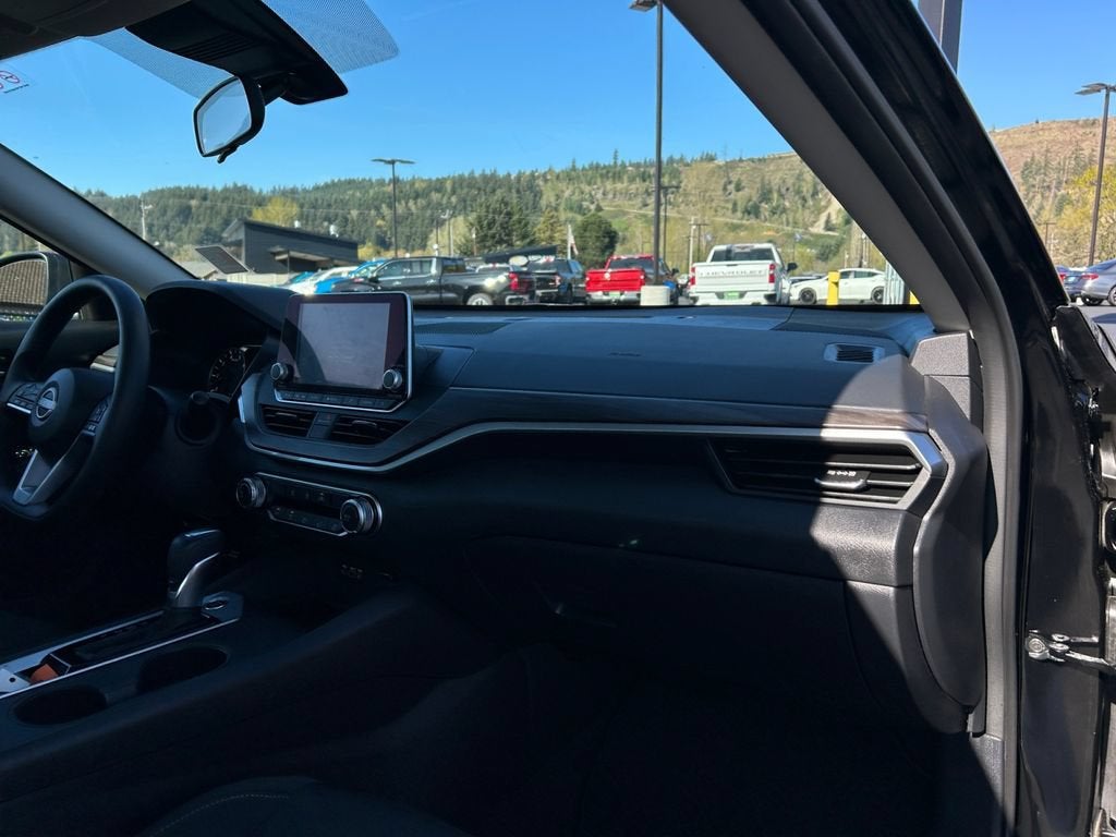2025 Nissan Altima SV FWD