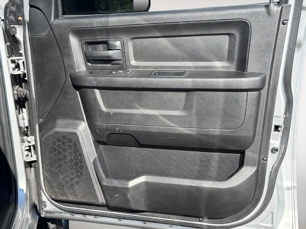 2017 RAM 2500 Tradesman Crew Cab 4x4 6'4" Box