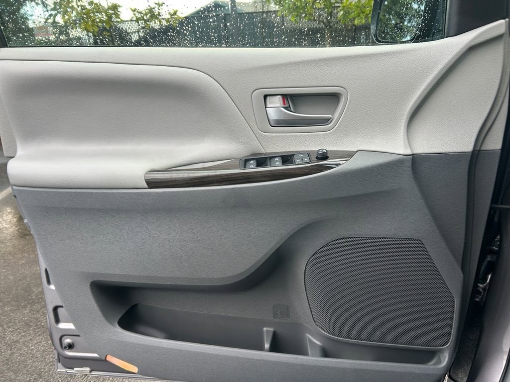 2019 Toyota Sienna XLE Auto Access Seat