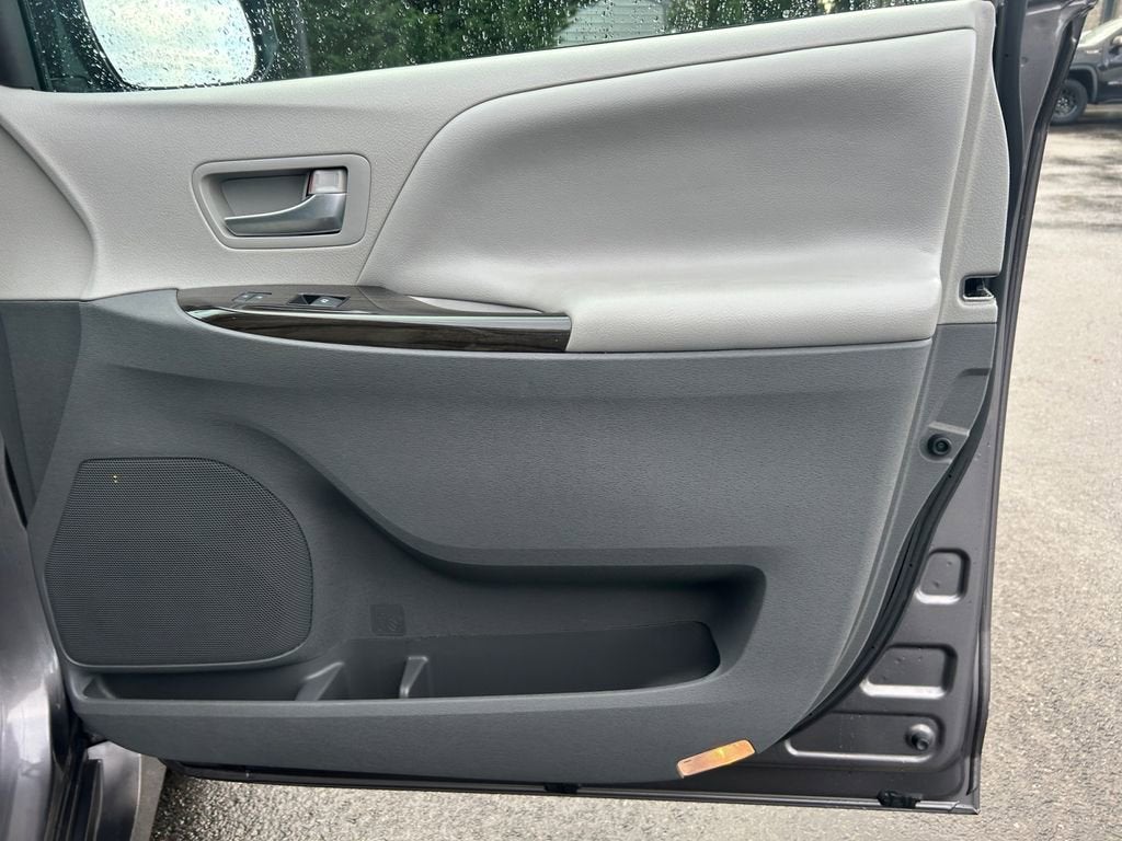 2019 Toyota Sienna XLE Auto Access Seat