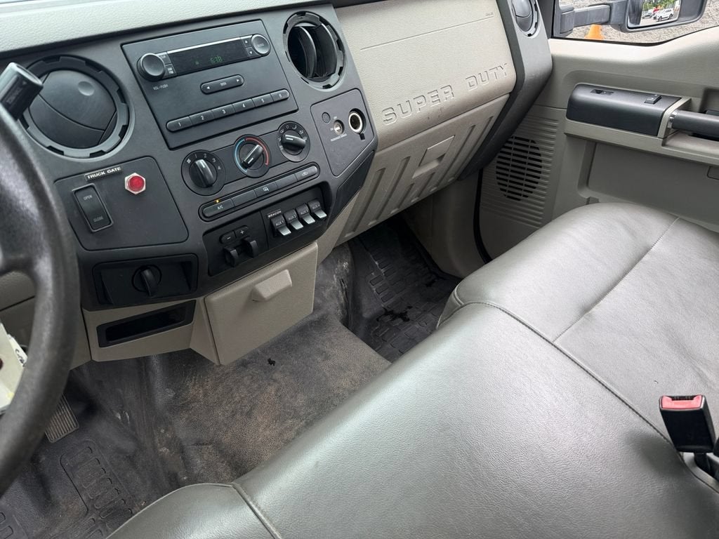 2009 Ford Super Duty F-350 DRW XL