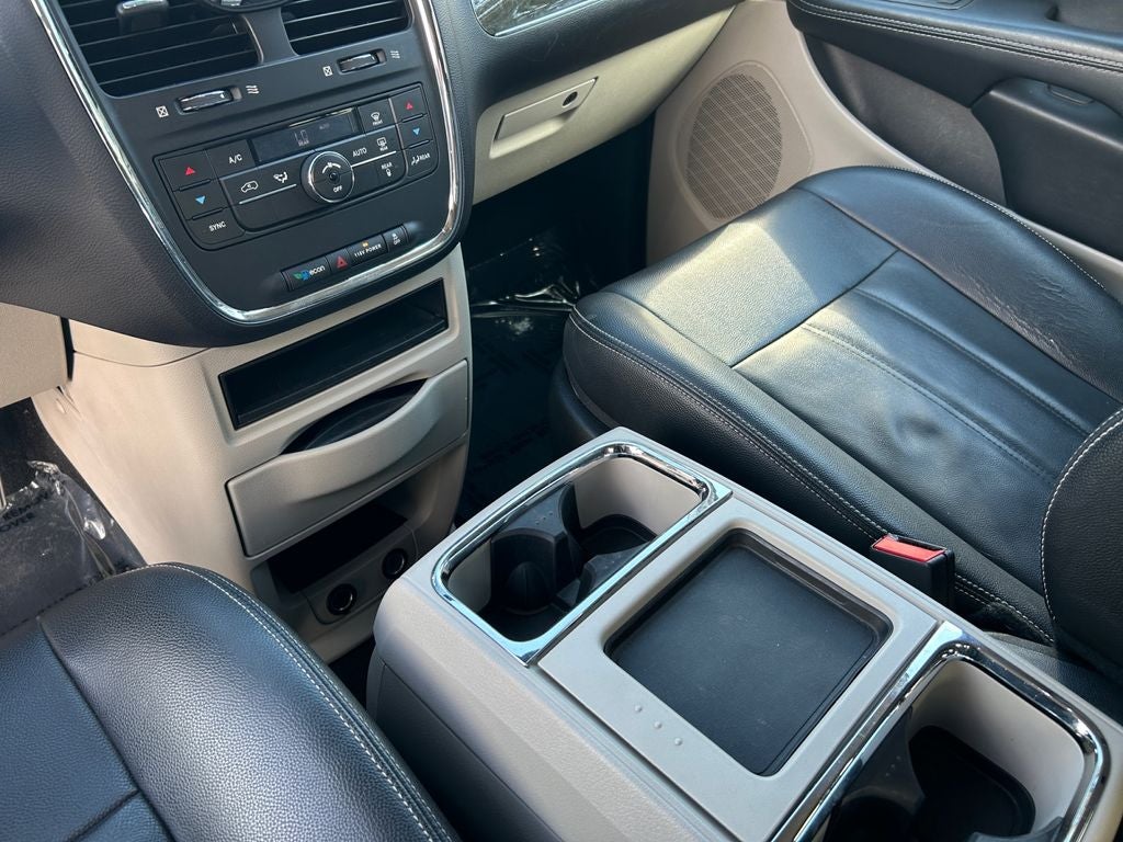 2016 Chrysler Town & Country Touring