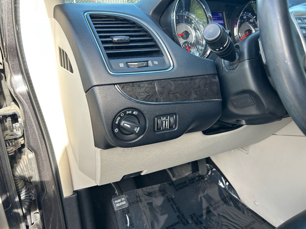 2016 Chrysler Town & Country Touring