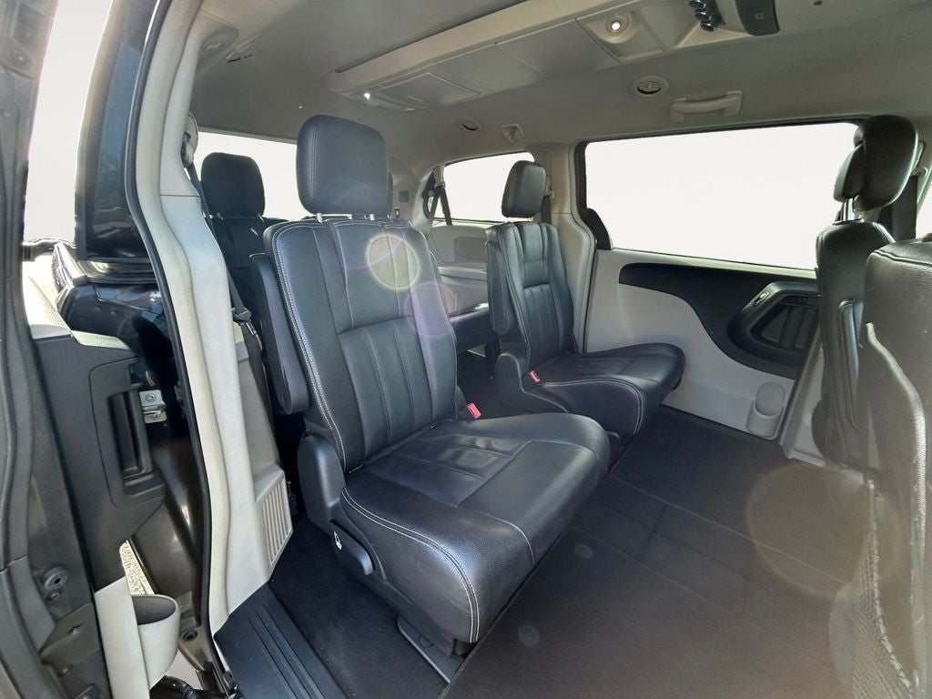 2016 Chrysler Town & Country Touring
