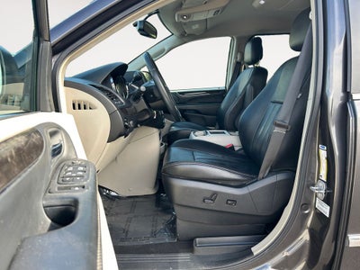 2016 Chrysler Town & Country Touring
