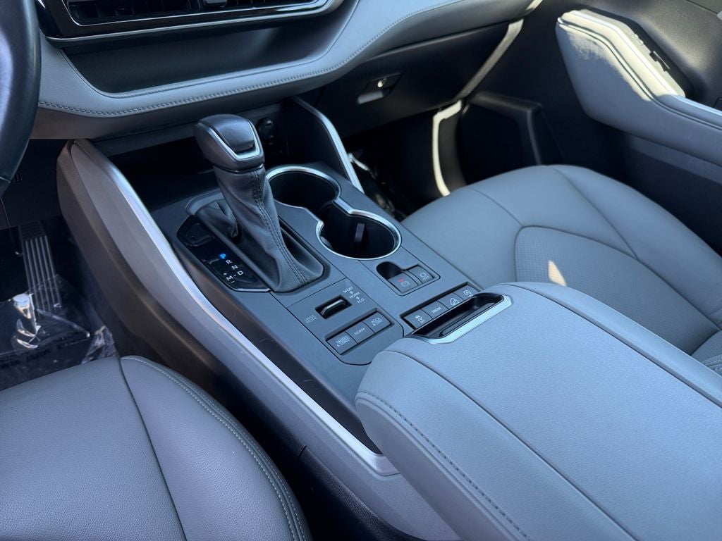 2021 Toyota Highlander LE