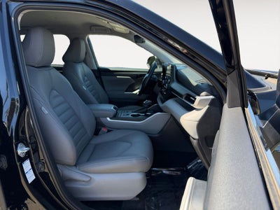 2021 Toyota Highlander LE