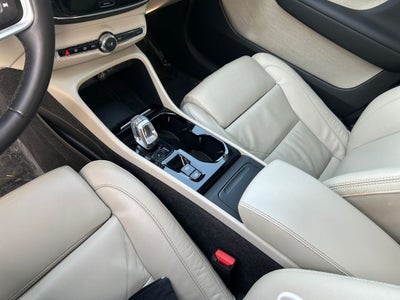 2023 Volvo XC40 B5 Plus Bright Theme