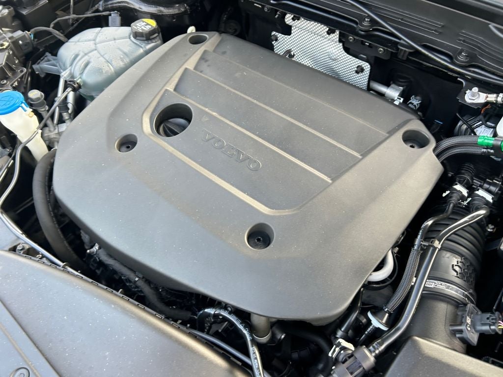 2023 Volvo XC40 B5 Plus Bright Theme