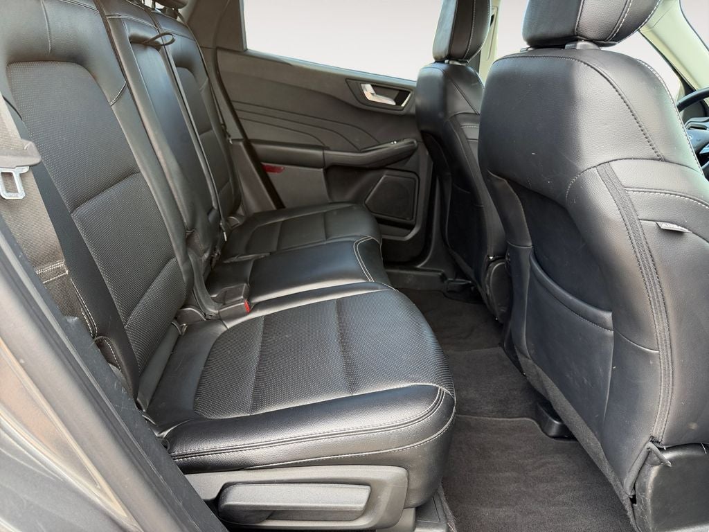 2022 Ford Escape Hybrid Titanium