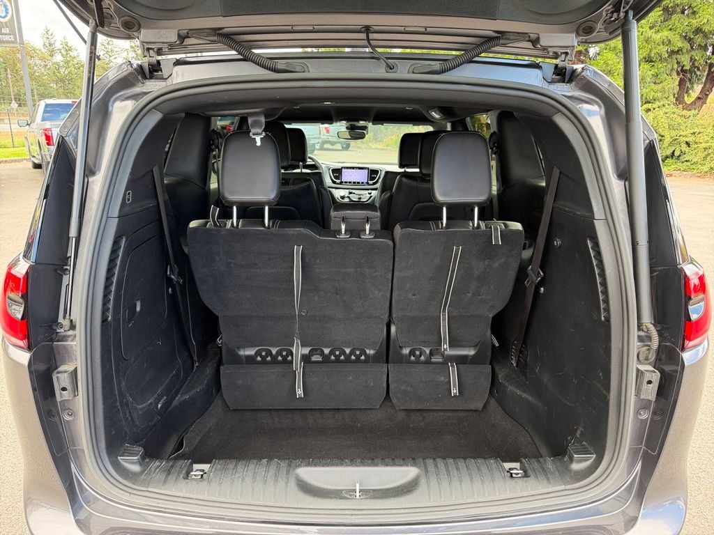 2023 Chrysler Pacifica Hybrid Touring L