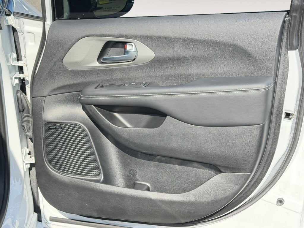 2024 Chrysler Pacifica Limited AWD