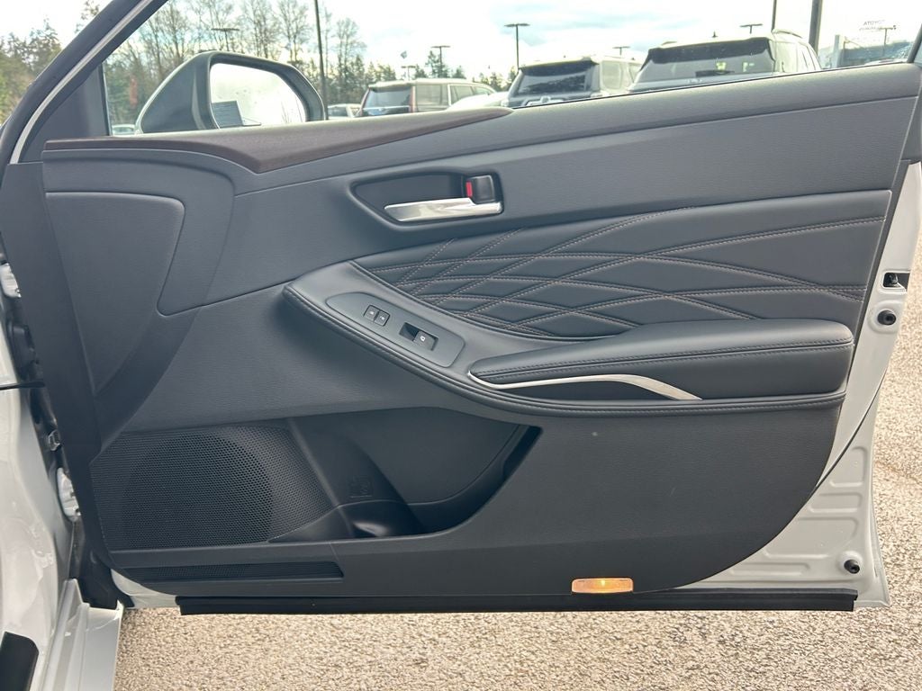 2022 Toyota Avalon Hybrid Limited