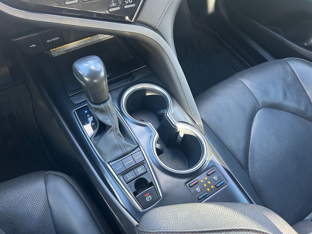 2020 Toyota Camry Hybrid XLE