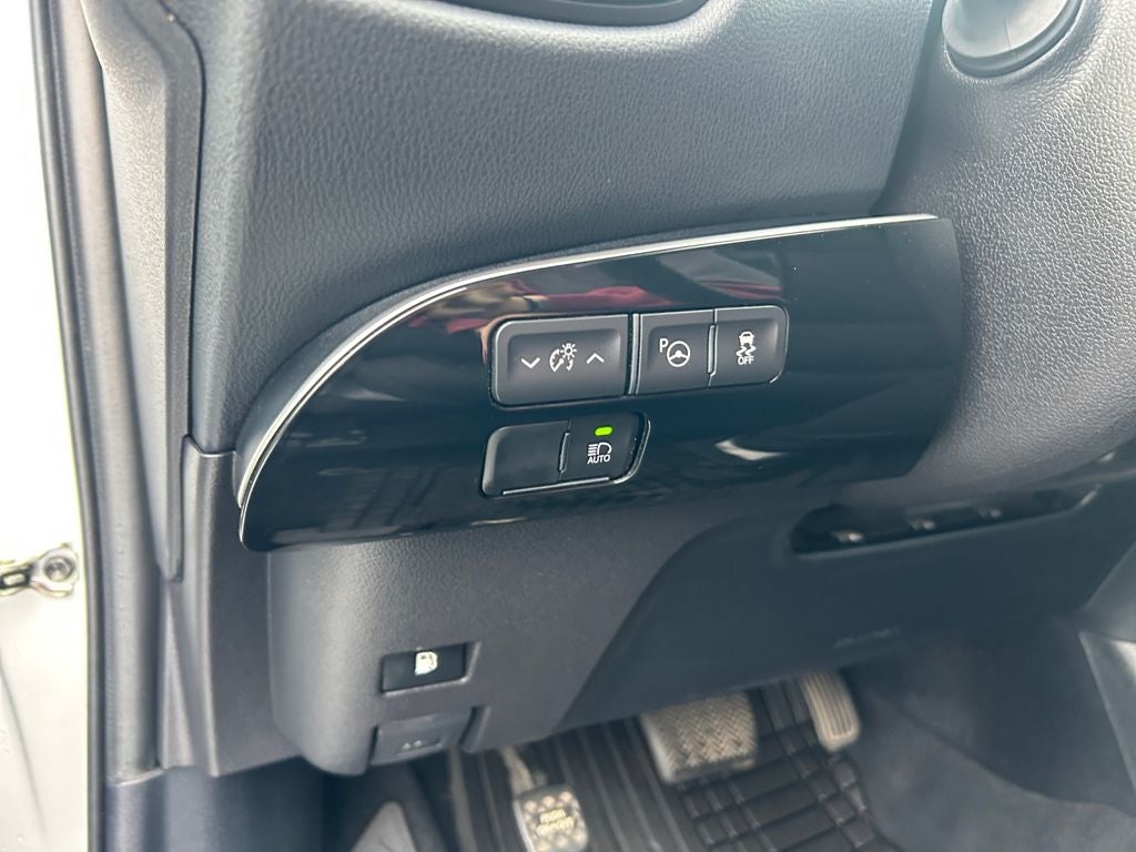 2021 Toyota Prius LE