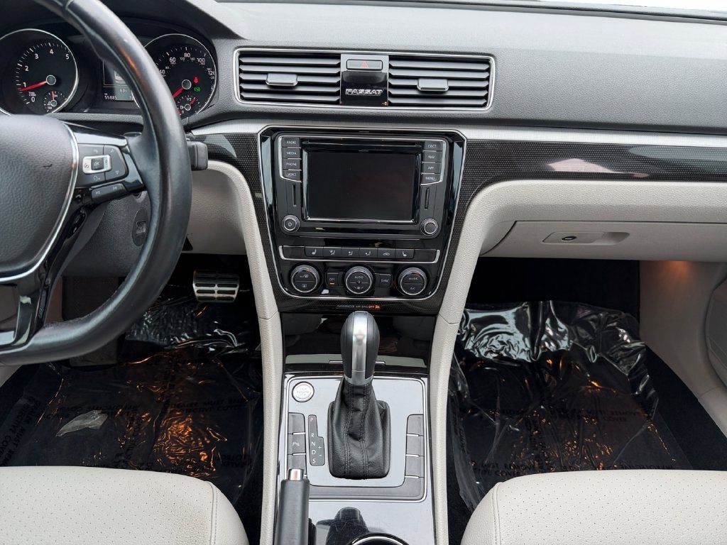 2019 Volkswagen Passat 2.0T SE R-Line