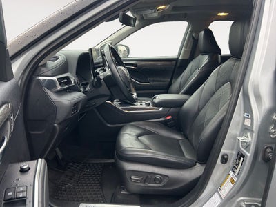 2022 Toyota Highlander Platinum