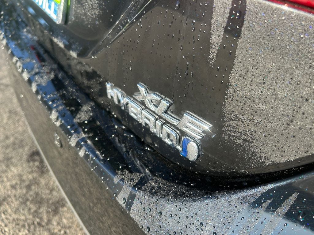 2022 Toyota Camry Hybrid XLE