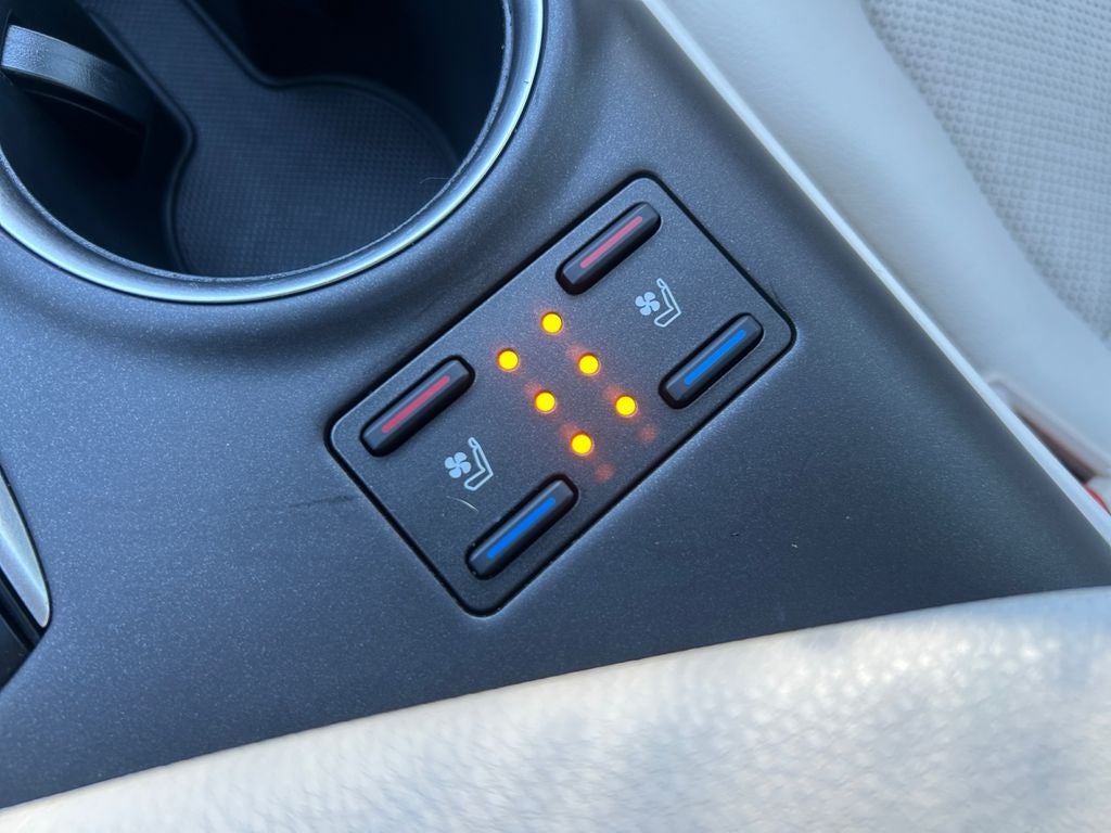 2022 Toyota Camry Hybrid XLE