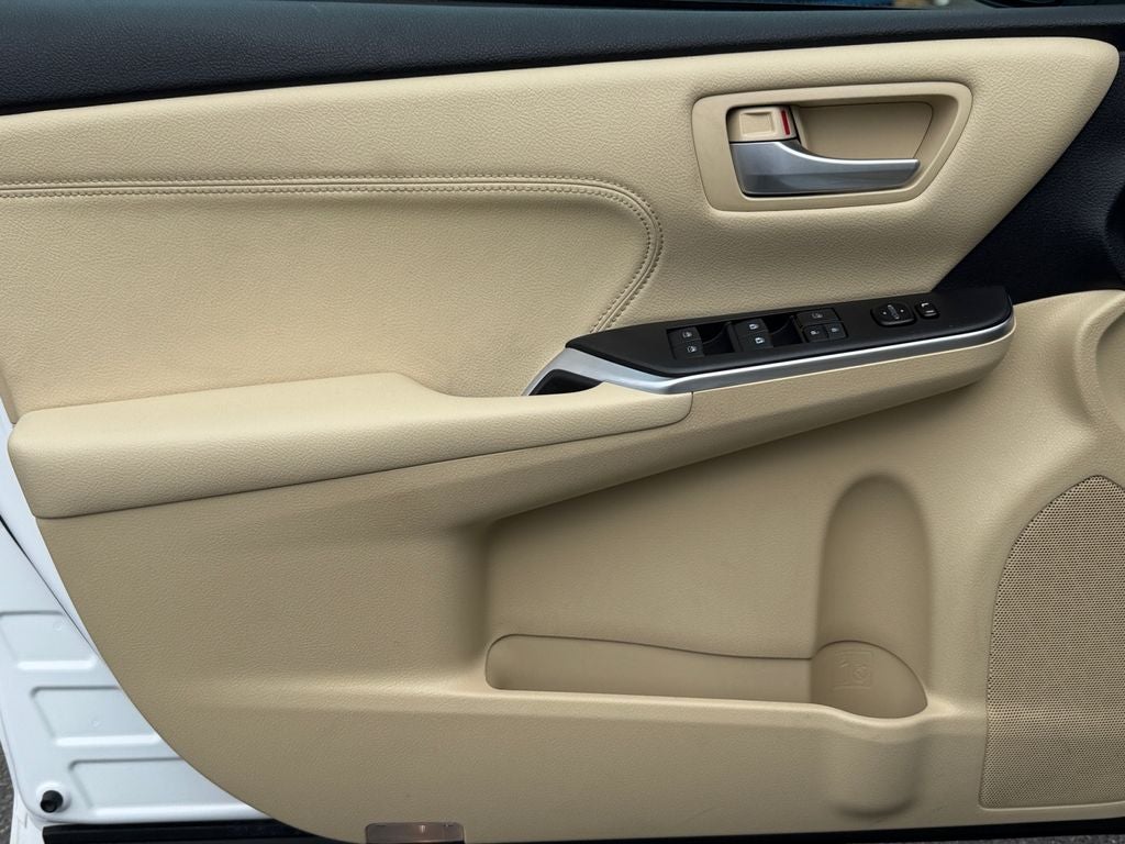 2016 Toyota Camry Hybrid XLE