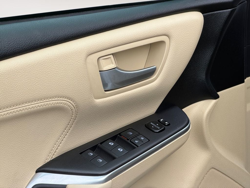 2016 Toyota Camry Hybrid XLE