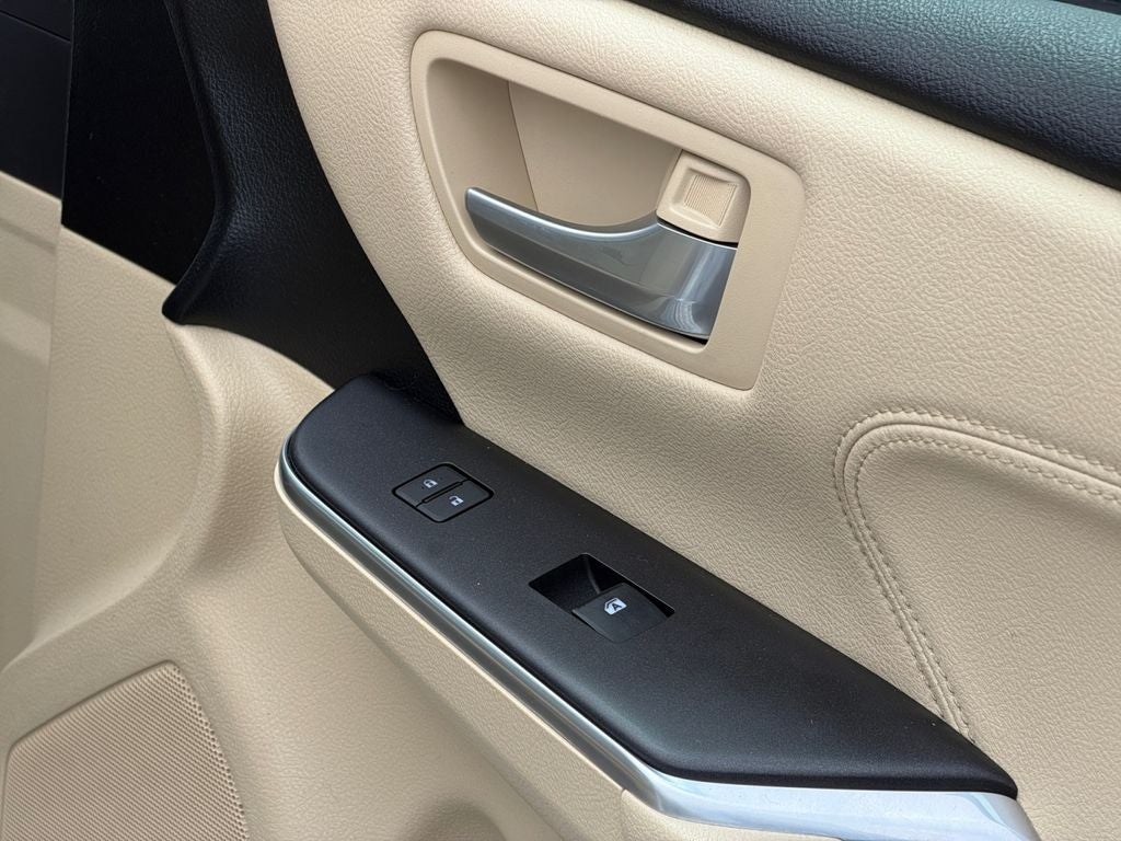 2016 Toyota Camry Hybrid XLE