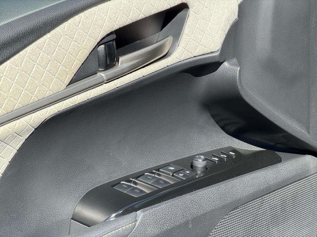 2025 Toyota Camry XLE Hybrid AWD