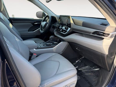 2022 Toyota Highlander Hybrid XLE