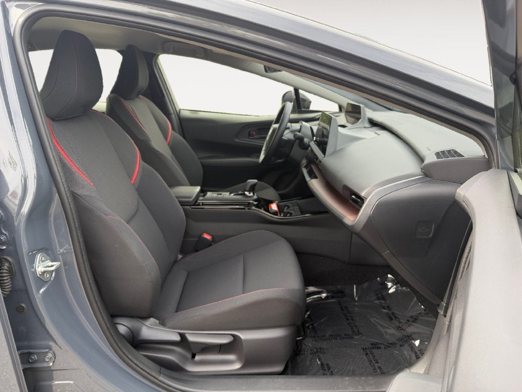 2025 Toyota Prius Plug-In Hybrid SE