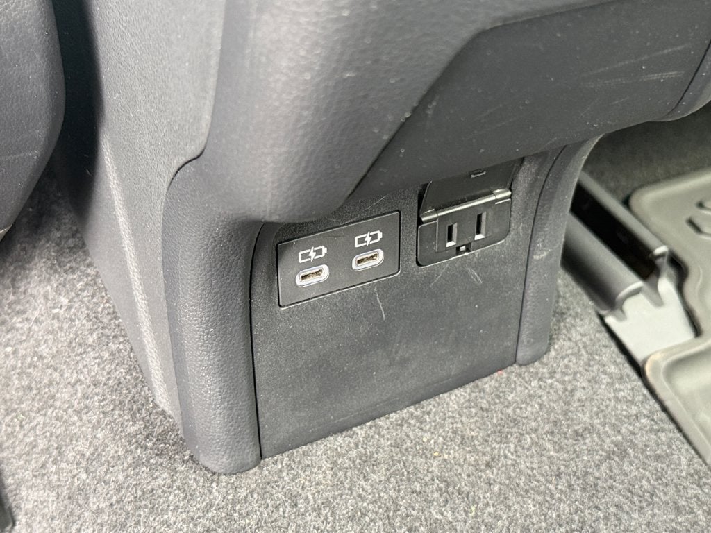 2025 Toyota Prius Plug-In Hybrid SE