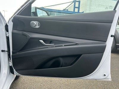 2025 Hyundai Elantra SE