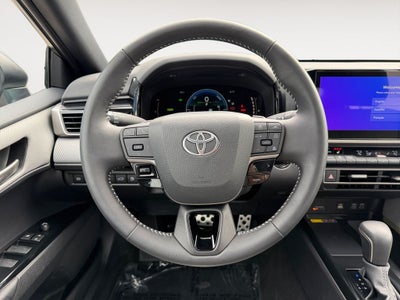 2025 Toyota Camry SE HYBRID