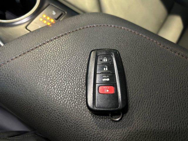 2020 Toyota CAMRY HYBRID XLE 1 Owner Local Trade In