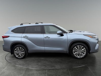 2023 Toyota Highlander Hybrid Platinum