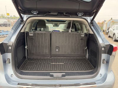 2023 Toyota Highlander Hybrid Platinum