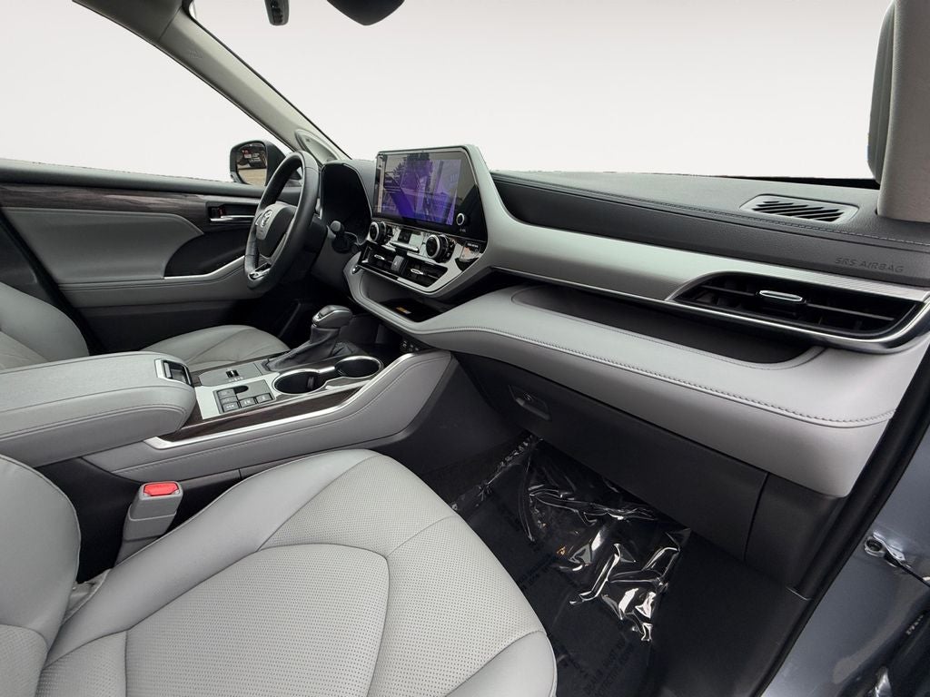 2023 Toyota Highlander Hybrid Platinum