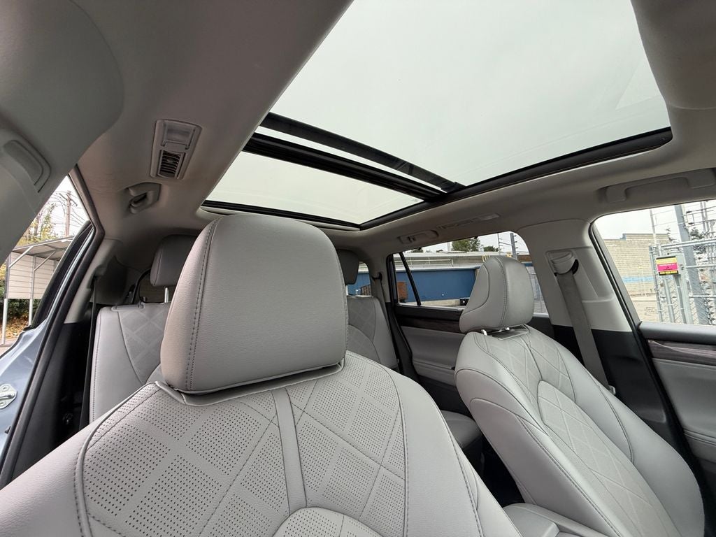 2023 Toyota Highlander Hybrid Platinum