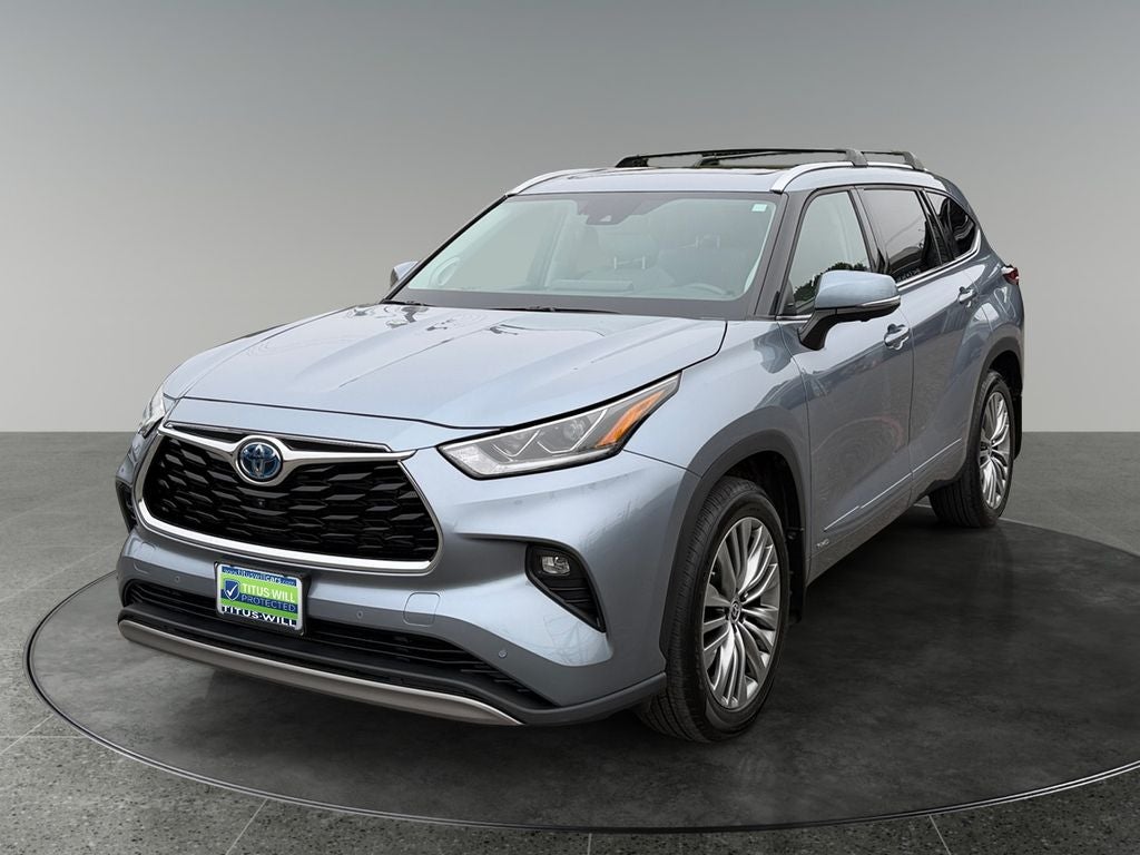 2023 Toyota Highlander Hybrid Platinum