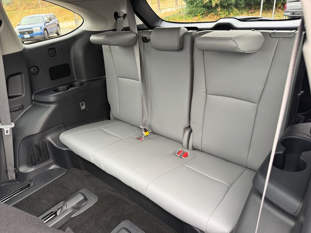 2023 Toyota Highlander Hybrid Platinum