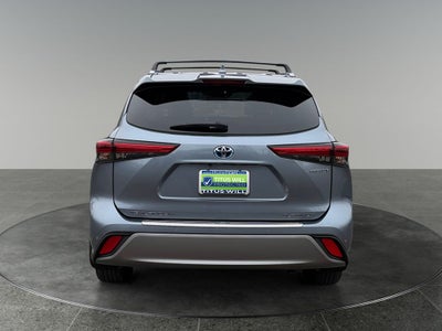 2023 Toyota Highlander Hybrid Platinum