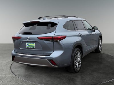 2023 Toyota Highlander Hybrid Platinum