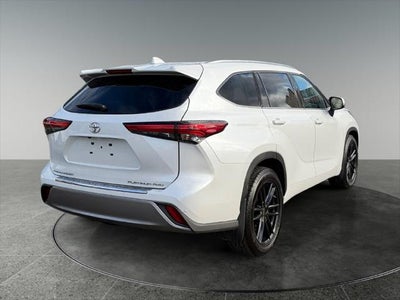 2022 Toyota Highlander Platinum