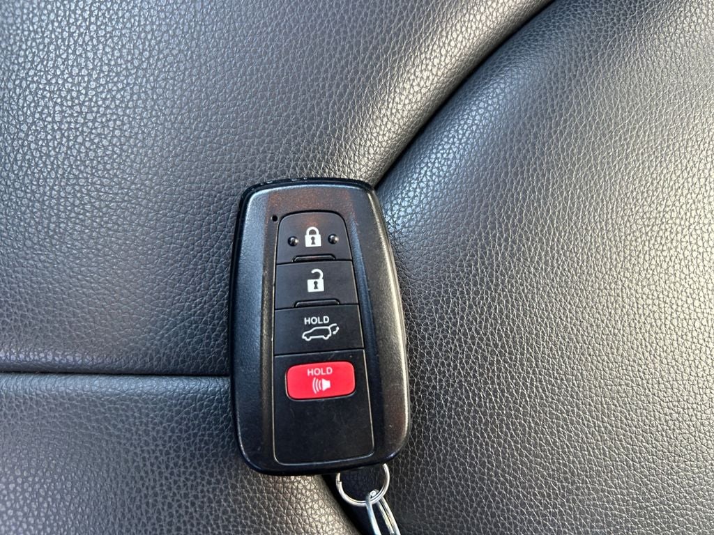 2022 Toyota HIGHLANDER HYBRD XLE