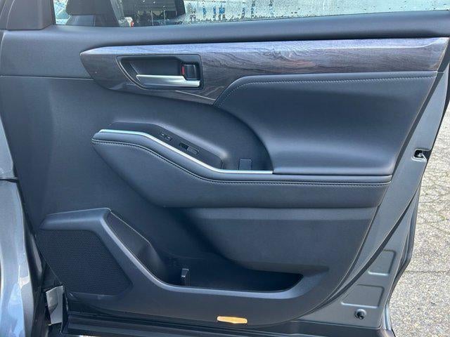 2025 Toyota HIGHLANDER Limited