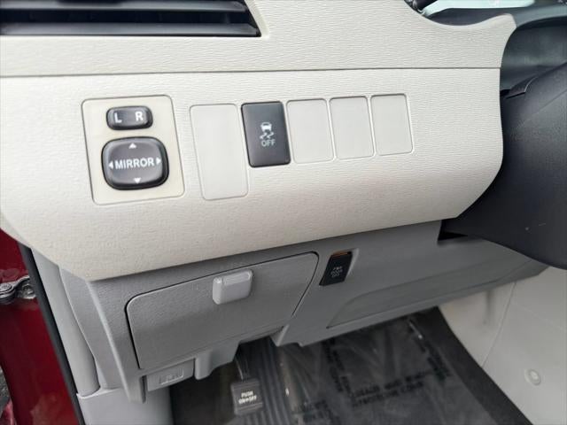 2013 Toyota Sienna SE 8 Passenger