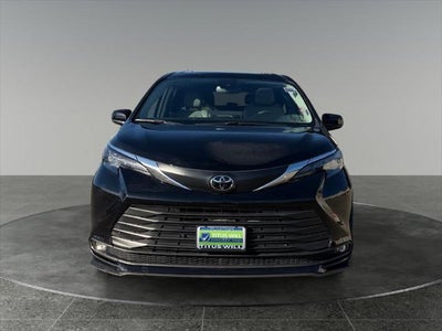 2026 Toyota Sienna XLE 8 Passenger