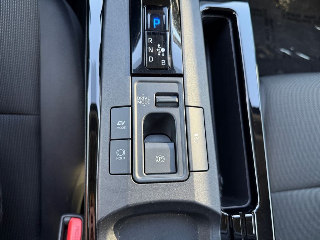 2025 Toyota Prius LE