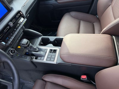 2027 Toyota Land Cruiser Base